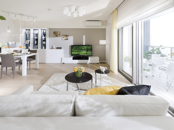 Living.  [living ・ dining] living ・ The dining, Adopt a "TES hot water floor heating" of the Tokyo Gas. Warm comfortable room from the ground by using a hot water, It is a heating system to achieve a "Zukansokunetsu" which is said to be ideal.