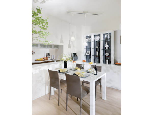 Living.  [dining room] Bouncy smile and conversation, Reunion of family. Moments full of joy to enjoy every day of life.