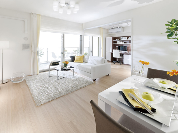 Living.  [living ・ dining] Living was wrapped in bright sunshine and refreshing breeze ・ dining. Alive can afford, Relaxed living space. (All published photograph of the model room A-C'2 type)