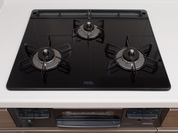 Kitchen.  [Schott glass top plate] It is loved all over the world, Germany ・ Adopt a shot manufactured by heat-resistant ceramic glass top plate. Not only beautiful, Strongly to heat and shock, Difficult dirty luck, It is easy to clean.