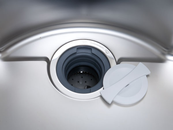 Kitchen.  [Garbage disposer] The garbage, This is a system that can be quickly crushed processing in the kitchen. Garbage that has been crushed by the disposer of each dwelling unit from then purified in wastewater treatment equipment dedicated, Since the drainage, It can also reduce the load on the environment.  ※ There is also a thing that can not be part of the process. For more information please check at the manufacturer's brochure.