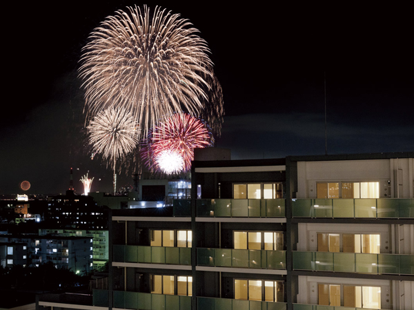 Shared facilities.  [Seen from Building A "Itabashi fireworks"] Seen from Building A "Itabashi fireworks" fireworks (about 1240m). Every year in August, Fireworks you can enjoy the beautiful bloom large flowers in the night sky. You can see the familiar and fireworks, Etc. enjoy call friends and parents, The fun events of the summer. (2012.8 shooting) ※ Change held contents ・ You might stop.
