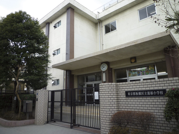 Surrounding environment. Ward lotus root elementary school (about 590m / An 8-minute walk)