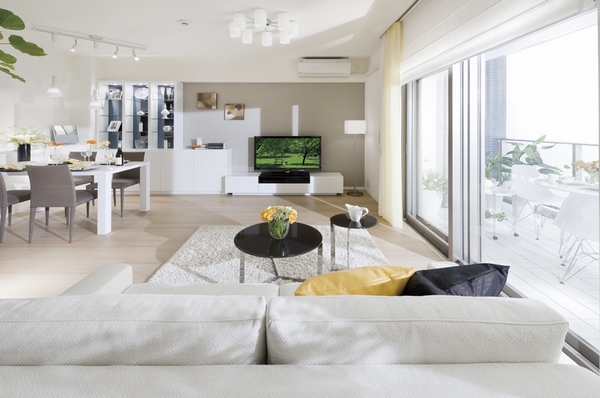 Bright living room sunlight pouring from the wide opening of the south ・ Dining (indoor photographs are all taken a model room (A-C'1 type) (2,011.9 May), furniture ・ Furniture etc. option specification is not included in the sale price)
