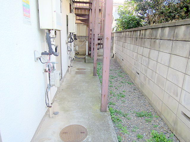 Other common areas. Shared passage