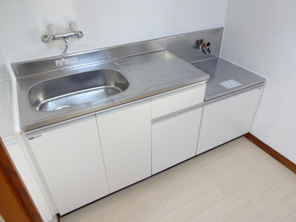 Kitchen. Kitchen brand new two-burner Gas k N road installation Allowed