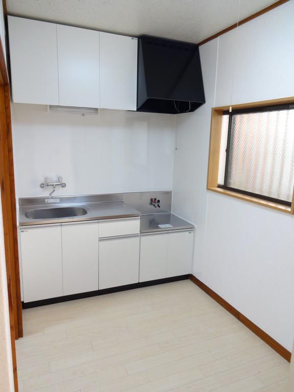 Kitchen. Kitchen brand new dining space floor re-covering already!