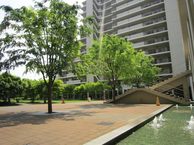 Garden. Center Garden