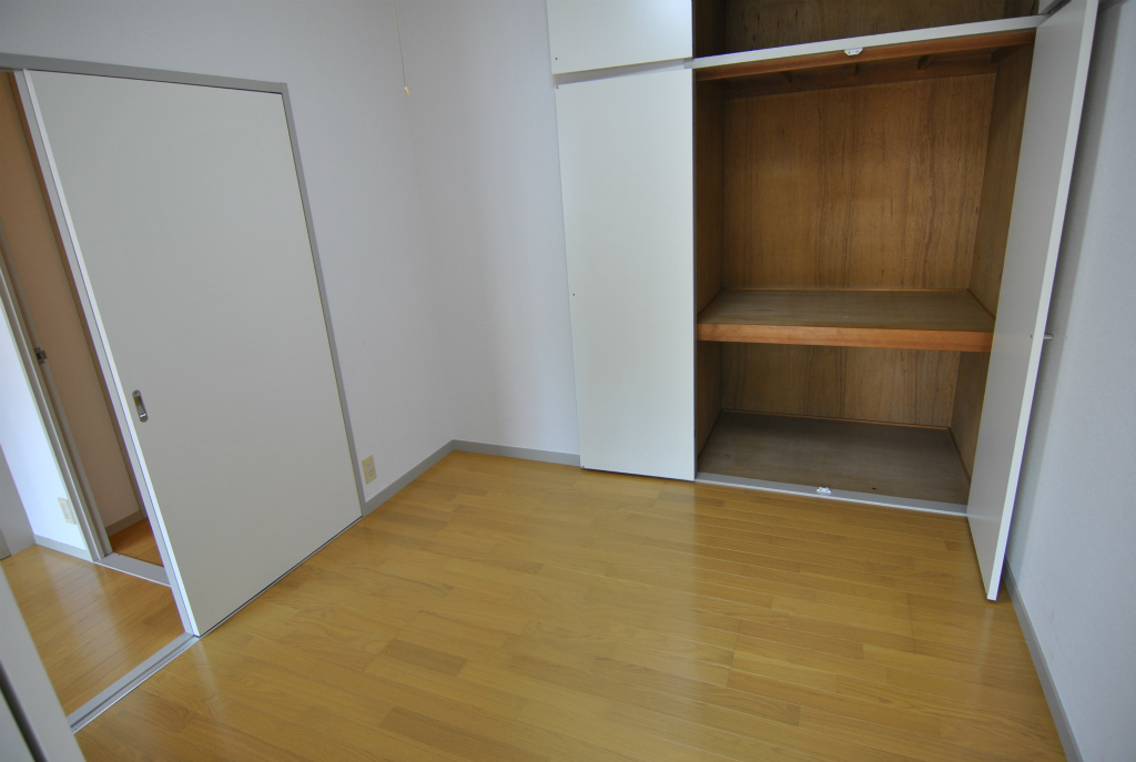 Living and room. Western-style 5.8 Pledge