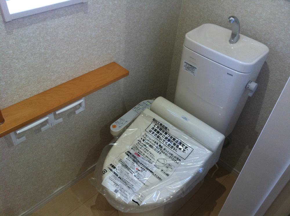 Toilet. Indoor (12 May 2013) Shooting