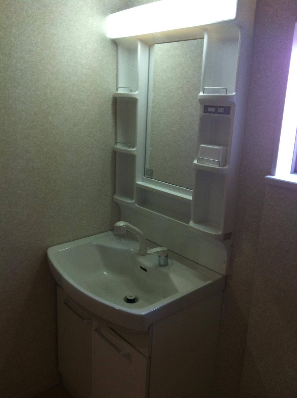 Wash basin, toilet. Indoor (12 May 2013) Shooting