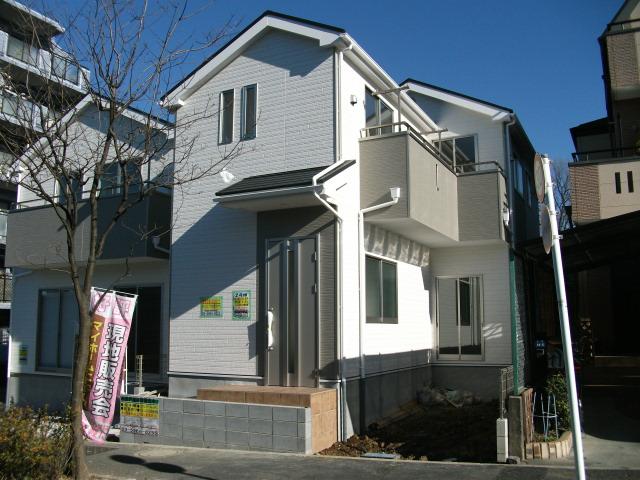 Local appearance photo. Local (12 May 2013) Shooting