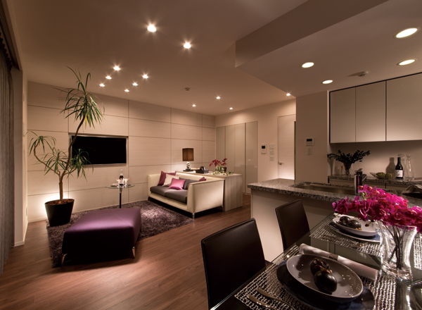 Living.  [living ・ dining] Soft sunshine evening vivid glow in the morning, Scene changes to night calm Koin. Afford to produce a time of pride and rest feel from quality. All of the joy that gives the space, Stage of carefully elaborate reflects life. It will begin every day full of superiority from this space.  ※ Indoor posted below ・ Equipment photo, Model Room E Type menu plan (free of charge / Application deadline have) paid options including