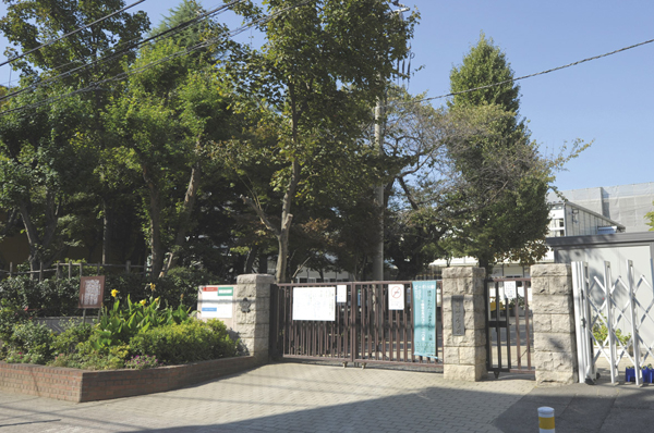 Other. Itabashi first elementary school (a 4-minute walk of the distance that can be safe commute of only child / About 250m)