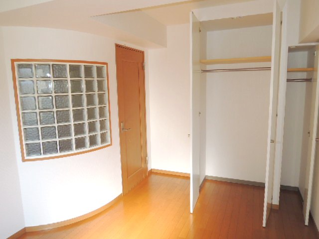 Receipt. Closet equipped in each room