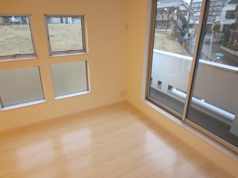 Same specifications photos (Other introspection). Same specification example