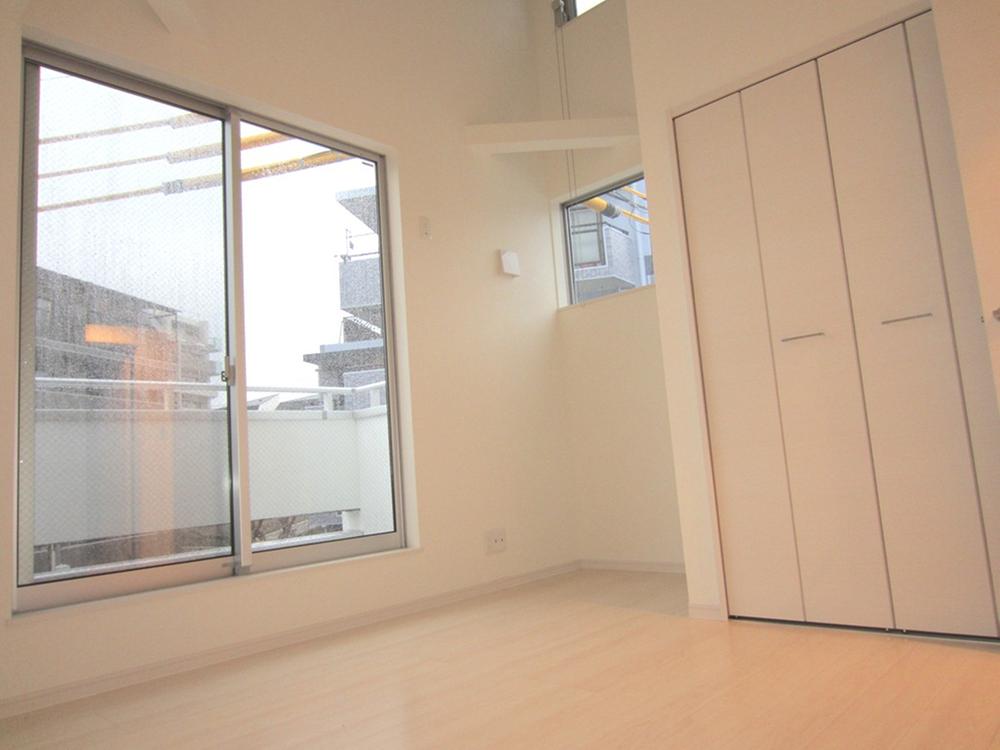 Same specifications photos (Other introspection). Same specifications