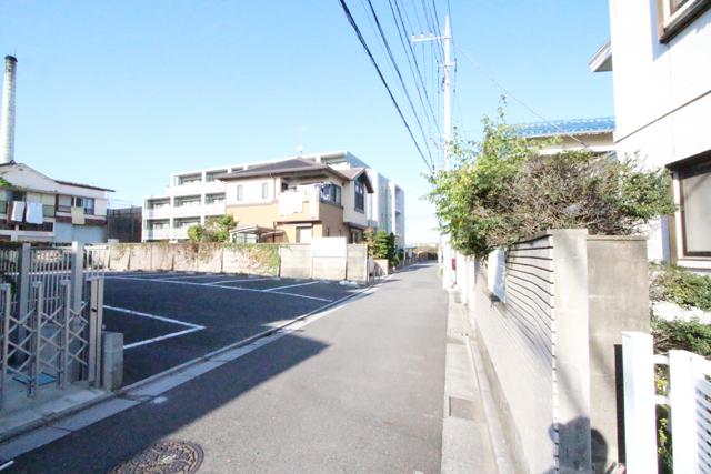 Local photos, including front road. Local (11 May 2013) Shooting