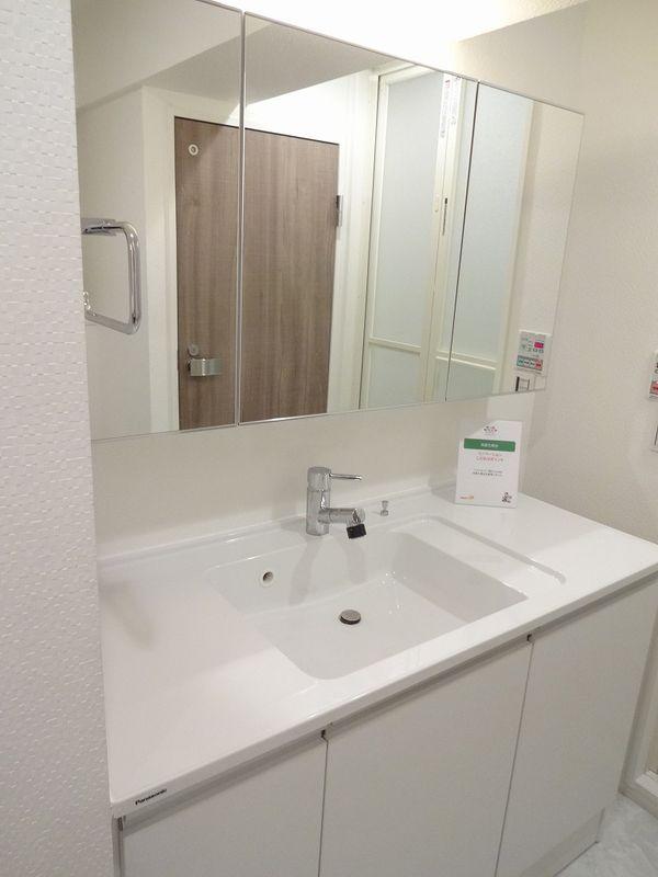 Wash basin, toilet. Bathroom vanity