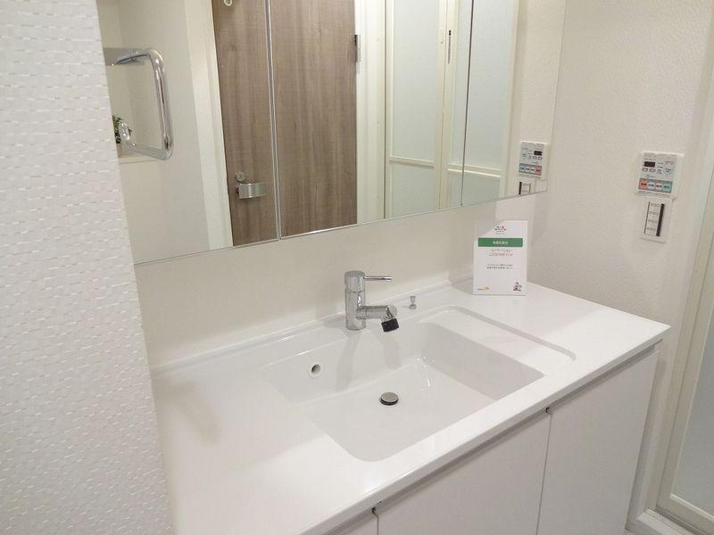 Wash basin, toilet. Bathroom vanity