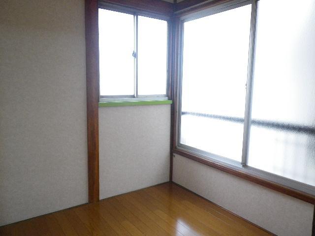 Other room space. Western-style is 6 Pledge.