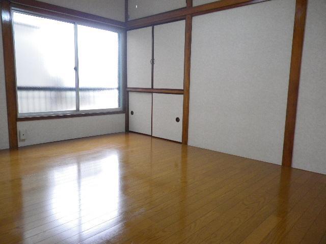 Living and room. Western-style 6 Pledge, Western-style 3 Pledge, This flooring type.