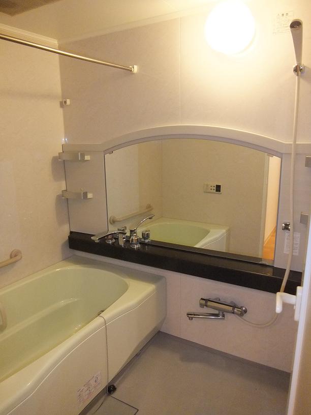 Bath. With bathroom dryer Bathroom