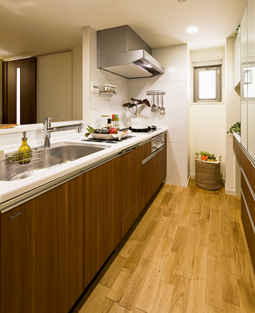 Kitchen.  [kitchen] Face-to-face counter kitchen