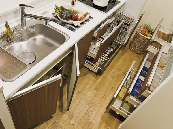 Kitchen.  [Kitchen storage] Kitchen storage that can be effectively utilized in the cabinet as far as it will go. Combination has sister easy to open door storage and a slide housing and sho bottle.