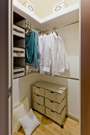 Receipt. Walk-in closet