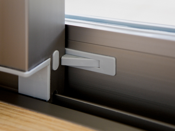 Security.  [Ventilation for crime prevention stopper] The sash, To allow night ventilation, Stopper multiplied by the limit open comes with. (Same specifications)