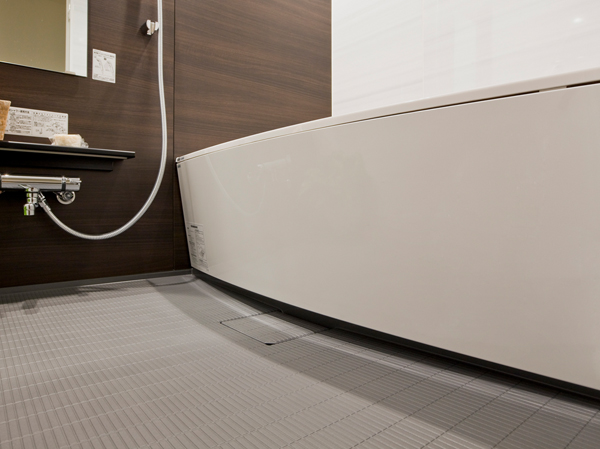 Other.  [Low-floor type tub] Stride easy to 450mm below the apron high. It is a tub of safe height to the elderly from children. (Same specifications)