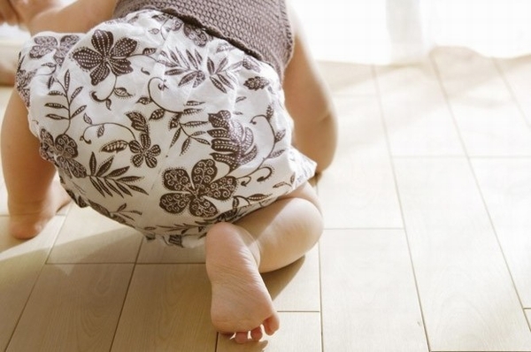 Solid wood carved from a pleasant natural wood even in bare feet, Natural materials friendly to the men and women of all ages from small children to the elderly (same specifications)