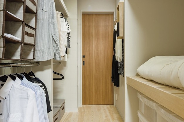 You can enter and exit from two directions, And ease of use, Kazenotoorimichi also to wind through closets (D1 type, etc. same specifications)