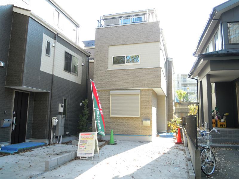 Local appearance photo. Local (12 May 2013) Shooting