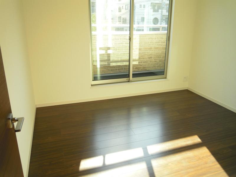 Non-living room. Indoor (12 May 2013) Shooting