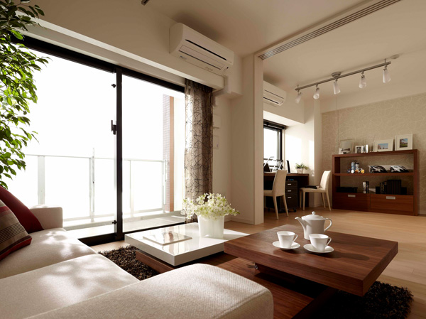 Interior.  [living ・ dining] The door of the adjacent Western-style to the sliding door, Open to such integration of the space, Also consideration to usability. (C type ※ furniture ・ Furniture etc. are not included in the sale price)