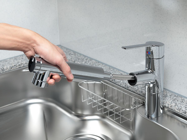 Kitchen.  [Water purifier integrated shower faucet] Water purification ・ Raw water ・ straight ・ Adoption of a single-lever mixing faucet shower the switching of the shower can be easily lever operation. Water purification with warm water, you can reduce the time to boil because it can be used. Also, I pulled out the nozzle of the water faucet, Handy to wash up every nook and corner of the sink.