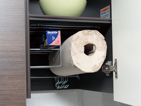 Kitchen.  [Multi-hanger] Housed in under cupboard hanging the kitchen paper troubled with location. It can be pulled out a kitchen paper even while closing the door, Wrap such a useful item that can be four storage.