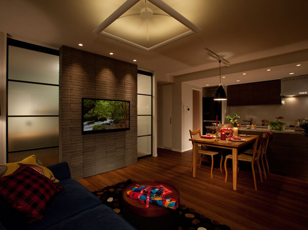 Room and equipment. living ・ Dining, Family rest, Ensure a breadth that is room worthy of the living space in which peace is filling. further, Has become a production was also designed sense of unity with the kitchen, Family of communication also deepens more. (Model Room A type)