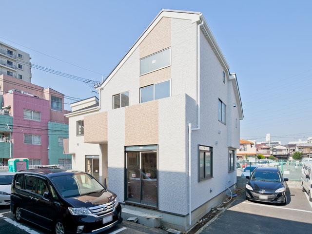 Local appearance photo. Building 2 local