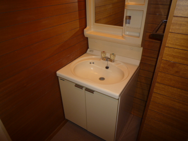 Washroom. Independent wash basin