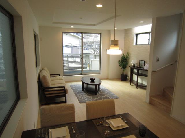 Same specifications photos (living). Example of construction