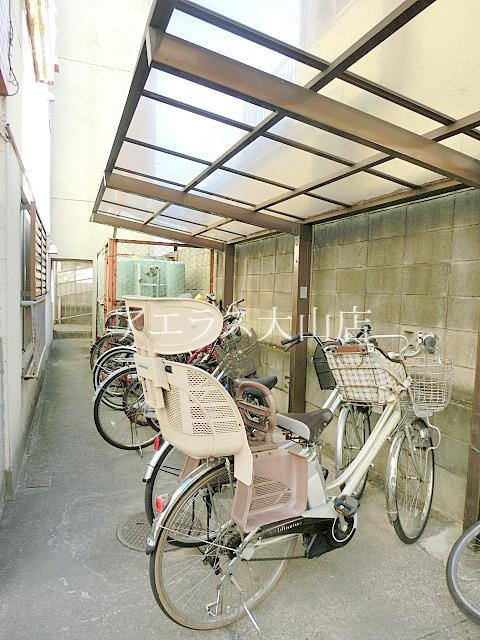 Other common areas. Tenants-only parking lot