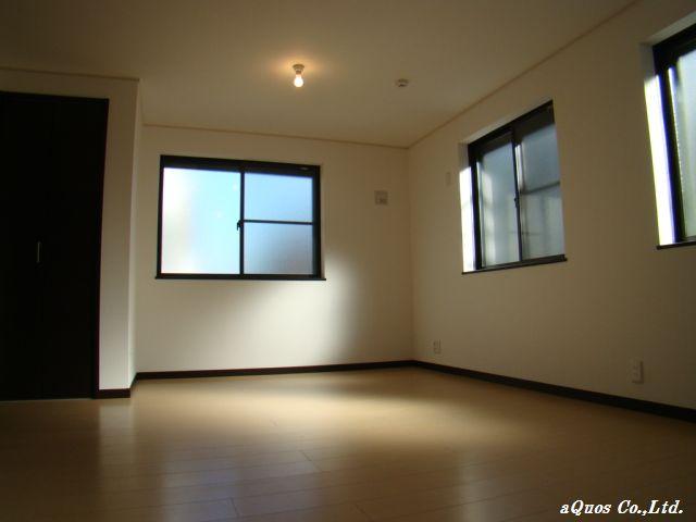 Non-living room. Indoor (12 May 2013) Shooting