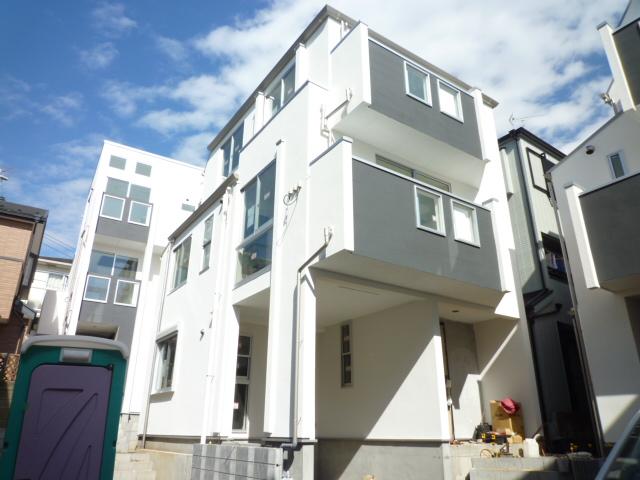 Local appearance photo. Building 2, Local (October 17, 2013) Shooting