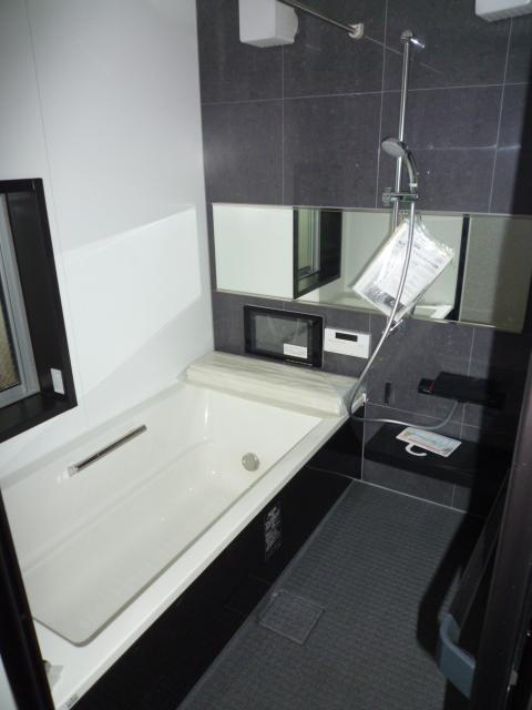 Bathroom. Building 3, Indoor (10 May 2013) Shooting