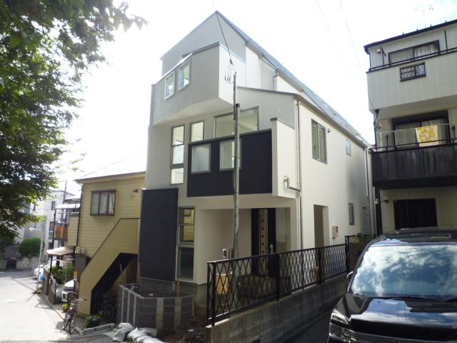 Local photos, including front road. 4 Building, Local (October 17, 2013) Shooting