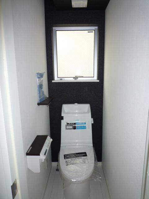 Toilet. 4 Building, Indoor (10 May 2013) Shooting