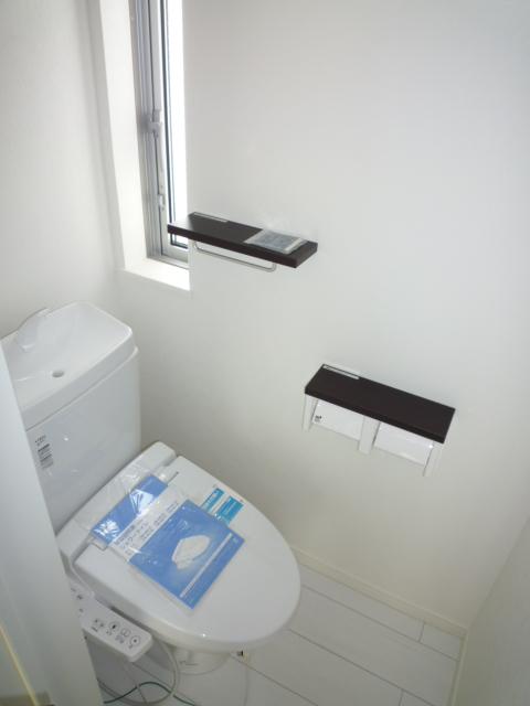 Toilet. 5 Building, Indoor (10 May 2013) Shooting